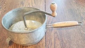 Antico foley mulino per alimenti tritatutto colino vintage manico/manopola in legno - Foto 1 di 9