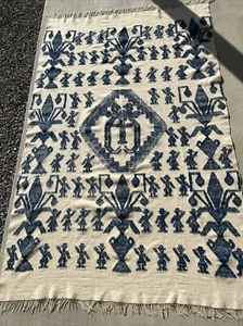 Vintage blau & weiß/creme mexikanische Wolldecke Figuren Vögel Volkskunst 85” x 54” - Bild 1 von 23