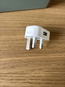 Apple 5W USB Wall Charger Plug Adapter Uk 3-pin - Picture 1 of 3