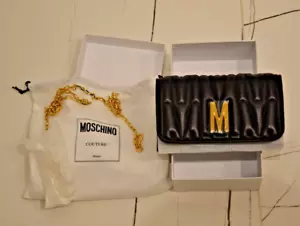 Neu mit Karton Moschino Couture Milano Logo "M" gesteppte Ledertasche schwarz - Bild 1 von 7