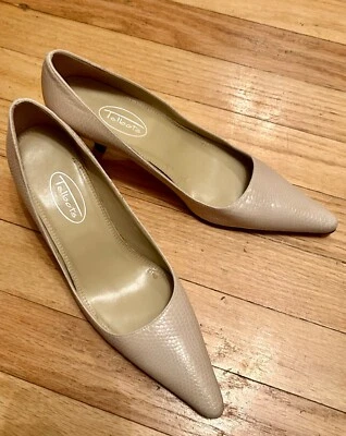 Talbots Bomba Tacón Gatito, Beige con Estampado Piel de Serpiente, 6.5 Foto 1 de 4