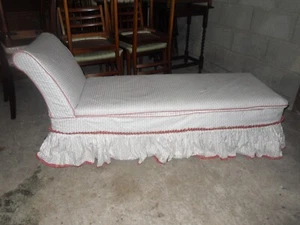 Vintage / Antique Chaise Lounge Sofa Bed under lid storage - Picture 1 of 12