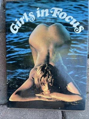 Girls in Focus Crescent Books 1979 HC DJ Book Swimsuit Photography Foto 1 de 4