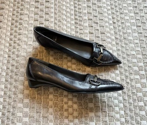 STUART WEITZMAN Pointed Toe Horsebit Ballet Flats Kitten Heels $455 Black 4 M - Picture 1 of 9