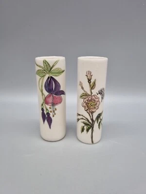 Un par de jarrones cilíndricos en miniatura de Joy & Jan Pitcher, hechos a mano, jarra. Foto 1 de 4