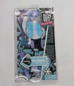 Monster High Abbey Bominable Club de Snowboard Moda Paquete Clubes Escolares LEER - Imagen 1 de 6