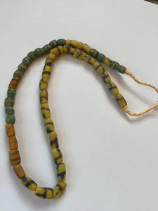 Collana di perle commerciali a righe gialle uniche con blu e verdi e arancioni - 24 pollici - Foto 1 di 8