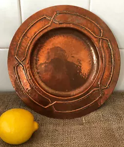 Vintage original Arts & Crafts Aesthetic hand beaten decorative copper plate 10" - Picture 1 of 9