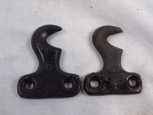 Pair of Singer Treadle Sewing Machine Drawer Frame to Base Hooks -- Cast Iron - Bild 1 von 2