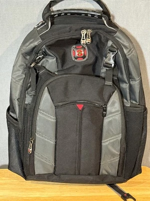 Mochila de negocios Swissgear The Sherpa Swiss Guard protección para computadora portátil Foto 1 de 4