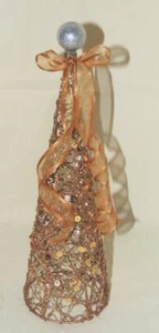 10" PAILLETTEN & GLITZERND GOLD METALLDRAHT MINIATUR WEIHNACHTSBAUM mit KUGEL - NEU - Bild 1 von 1