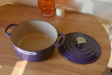 Le Creuset firma GHISA 24cm Casseruola Rotonda-Ultra Violet-EX-DISPLAY