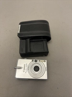 Canon PowerShot ELPH SD200-SILVER Digital Camera ***Read - Image 1 of 4