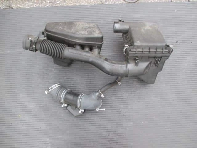 TOYOTA Prius Alpha 2012 Air Cleaner Assembly 1770037252 [Used] [PA64859973] - Image 1 of 1