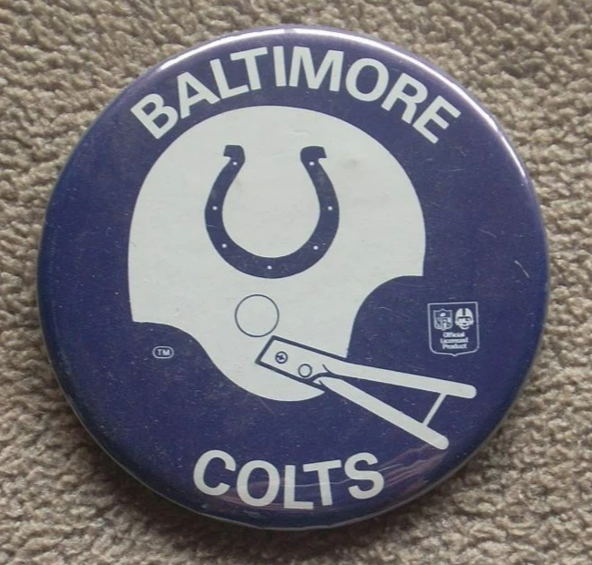 VINTAGE 1979 - 1983 BALTIMORE COLTS ☆HELMET WITH NFL LOGO☆ 3 1/2" PIN BUTTON - Image 1 of 1