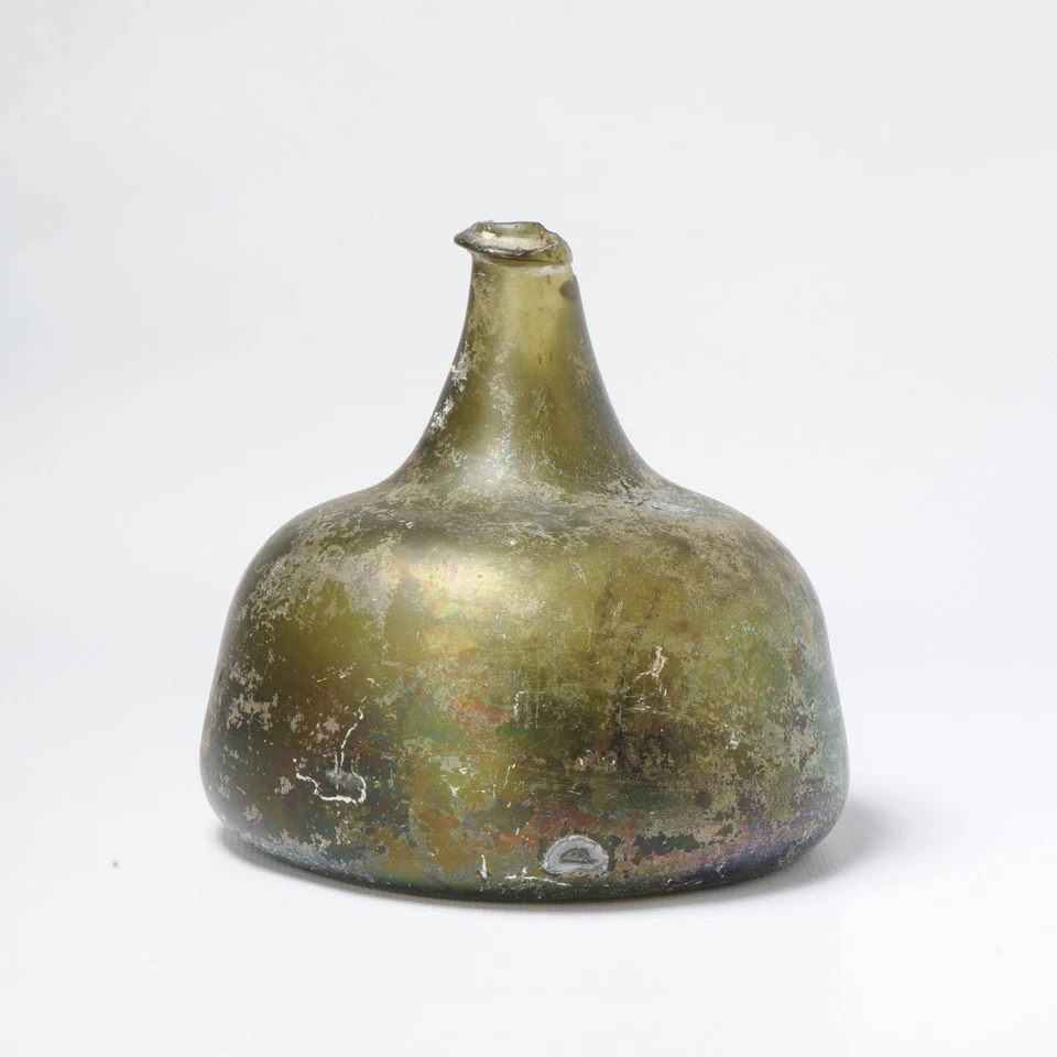 Antigua botella de vino holandesa de vidrio iridiscente del siglo XVII/XVIII Kattenkop excavada Foto 1 de 1