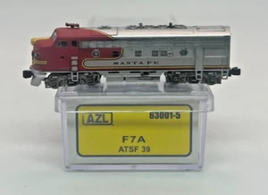 Locomotora diésel Santa Fe escala Z AZL 63001-5 F7A ATSF 39 caja original - Imagen 1 de 9