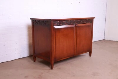 Nancy Corzine Regency Estilo Inglés Nogal Buffet Servidor o Bar Gabinete Foto 1 de 4