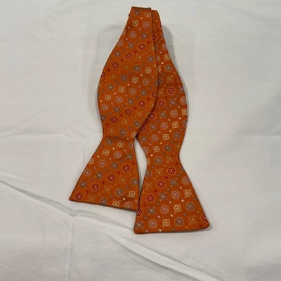 Pajarita de seda ajustable naranja para hombre patrón circular sin marca Foto 1 de 3