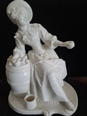 Figura de porcelana de vendedor ambulante de manzanas de porcelana de Nymphenburg Foto 1 de 4
