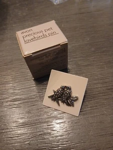 NEW IN BOX AVON 1989 RHINESTONE PRECIOUS PET LOVEBIRDS SILVER TONE TAC PIN -1" - Picture 1 of 4