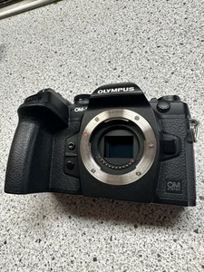 Superb OM SYSTEM OM-1 Mirrorless Camera Kit 128 SD And 3 Batteries 2099 Shutter - Picture 1 of 24