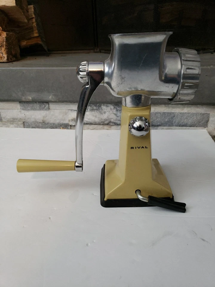 Molinillo de carne Rival Vintage Grind-o-Mat con base vacomática cosecha oro  Foto 1 de 4