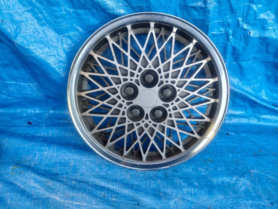 "Cubierta de rueda tapacubos One 1987-1992 Chrysler LeBaron 14"""  Foto 1 de 4