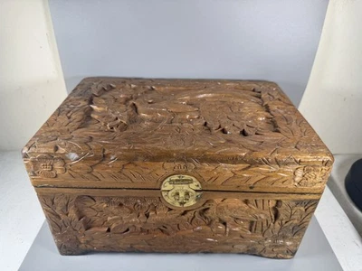 Joyero vintage de madera tallada a mano 12x8x6 forrado en rojo RARO Foto 1 de 4