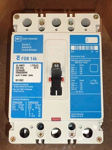 Disyuntor industrial Cutler Hammer FDB3050VW 600VAC 50A 3 polos serie C - Imagen 1 de 3