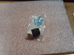 JAN HARDWARE KNOB PART # MS91528-1D2B3 NSN: 5355-00-656-1301 ( 1D2B3 ) - Picture 1 of 5