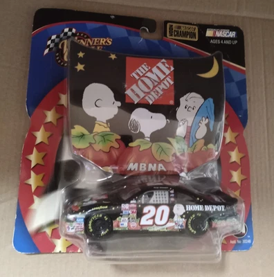 Winner's Circle 2002 1:43 Tony Stewart Home Depot/Peanuts Great Pumpkin (X31-20) Foto 1 de 4