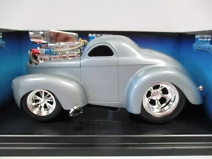 MUSCLE MACHINES - 1941 '41 WILLYS COUPE SUPERCHARGED PRO-STREET - 1/18 DIECAST - Picture 1 of 12
