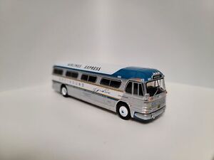 Rare GM 4104 Bus Greyhound Airport No Driver Mirror  1/87  Scale Iconic Replicas