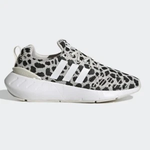 ADIDAS Originals Girl's Swift Run 22 Big Kid Sz 6.5 NEW - Picture 1 of 6