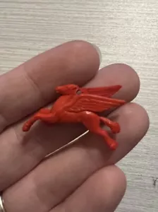 Vintage Mobil Oil Pegasus Plastic Charm ABOUT THE SIZE OF A QUARTER - Picture 1 of 2