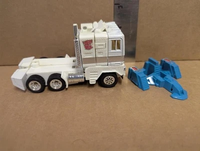 Vintage Transformers G1 Ultra Magnus Cab and Chest Shield -Hasbro 1986 - Image 1 of 4