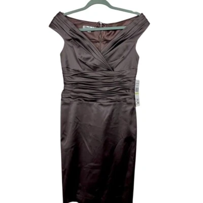 Kay Unger 纽约鸡尾酒礼服缎面褶皱露肩貂皮棕色 4 码 — 第 1/4 张图片