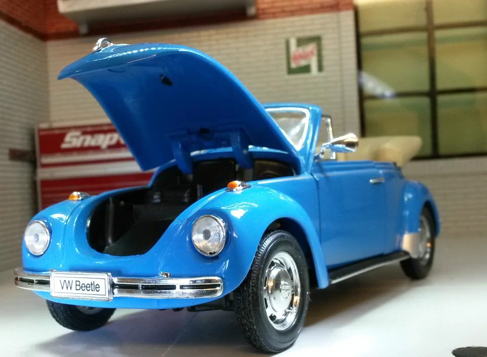 VW Beetle Convertible Cabriolet 1302 1:24 Scale Welly Diecast Detailed Model Car - Image 1 of 4