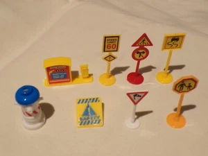 City Sign Set – 8 pc Plastic Toy Sign & Accessories – Used Excellent - Picture 1 of 3