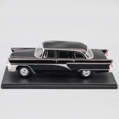 GAZ-13 Chaika Black Car Diecast Model 1:24 LSA002B - Image 1 of 3