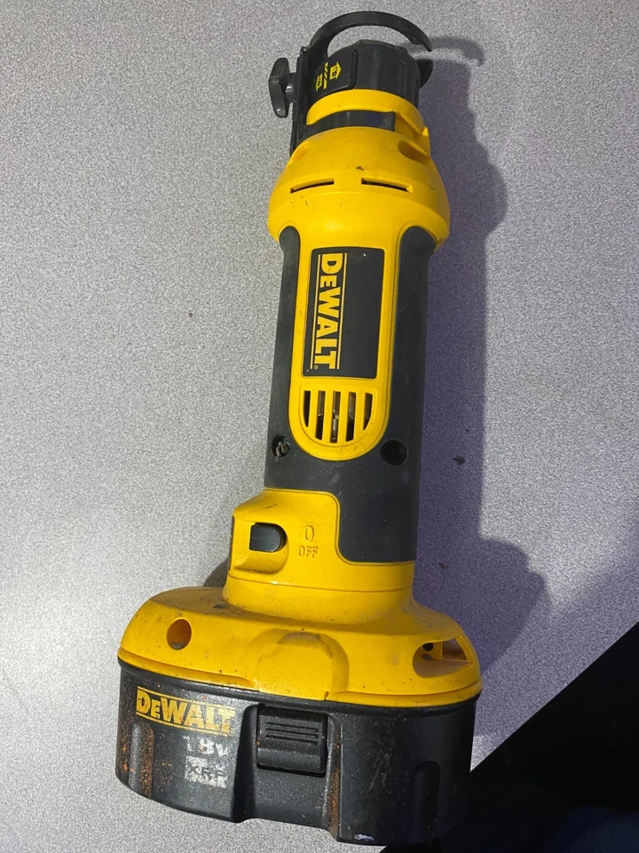 Dewalt DC550 18V Heavy Duty Cordless Cut Out Tool Great Condition TESTED WORKS - Image 1 of 4