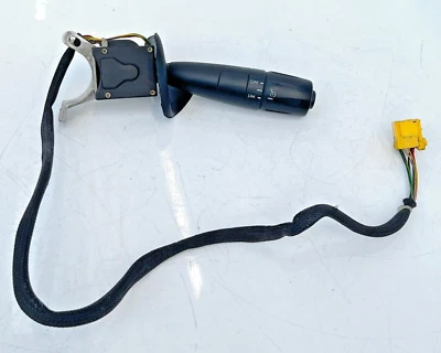 INTERRUTTORE DEVIOLUCI DESTRO DAF XF 95 (ANNO 2005) DEVIO LUCI XF95 / 1439489 - Immagine 1 di 4