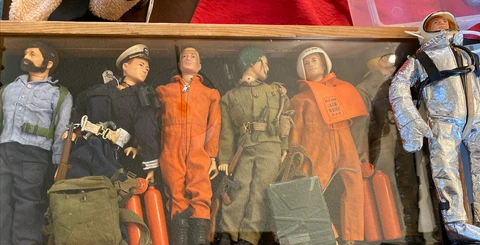 SIX 1964 GI JOES PLUS accessories lot of 7 GI JOES inc Space man talking bearded Cover