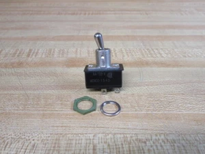 Cutler Hammer 1545 Eaton Toggle Switch - Picture 1 of 3