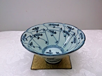 Flores Qing Hua vintage azules y blancas pintadas en forma de V cuenco bordes de flores Foto 1 de 4