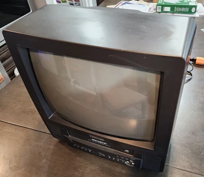 Toshiba MV13L2 13" CRT TV VCR Combo Retro Gaming TV VHS Player Works! No Remote - Image 1 of 4