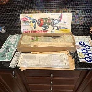 Guillow's Giant Scale Balsa P-47D THUNDERBOLT U S Air Force WW2 Fighter NOS OB - Foto 1 di 24