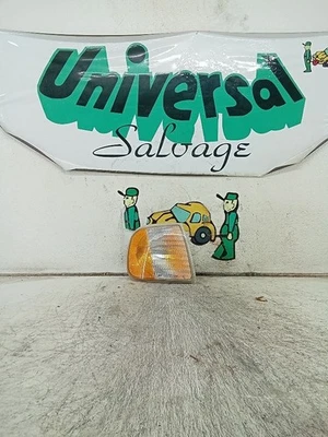 2001 年福特 F-150 公园灯,乘客侧 (RF) 原始设备制造商  — 第 1/3 张图片