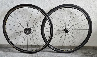 Mavic Cosmos Rennradfelgen mit Mavic Cosmos Naben und 9 fach Shimano Kassette - Bild 1 von 4